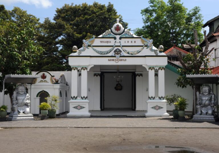 Yogyakarta: Private Guided Day Trip