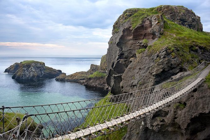 2-Day Northern Ireland Giants Causeway Private Luxury Car Tour - Key Points