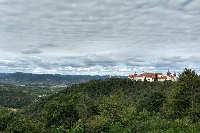 2-Hour Private Hiking Tour to Experience Nature and Culture at Goettweig Abbey - Key Points