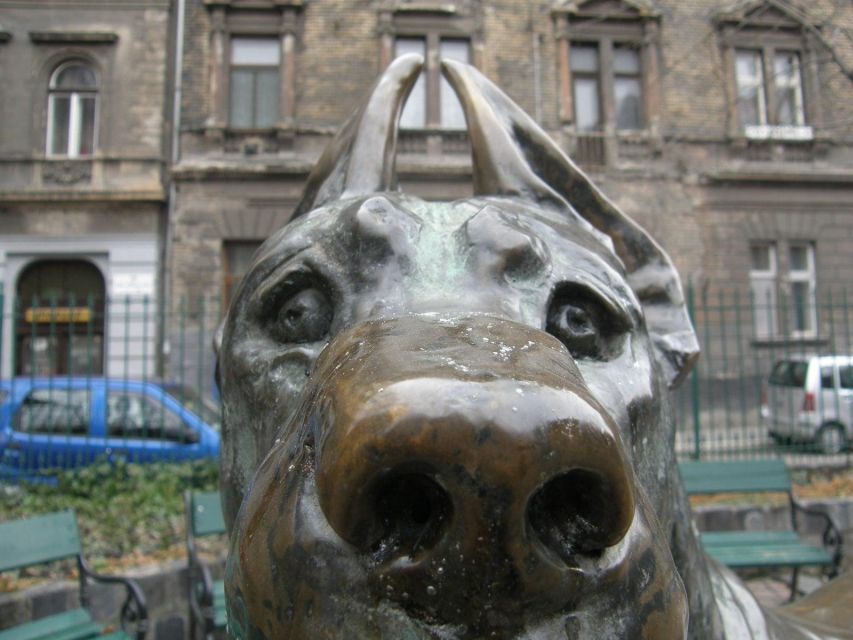 22 Dog-Statues in Budapest - an Unusual Tour - Key Points