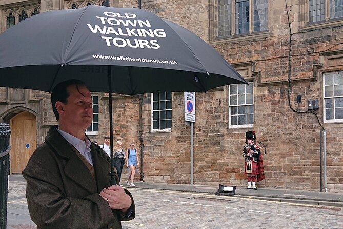 1-Hour Historical Walking Tour Discovering Edinburghs Old Town - Exploration Stops and City Events
