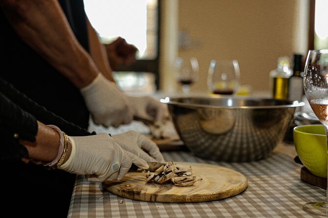 3-Hour Tuscan Cooking Class With Wine & Oil Tasting - Benefits of the Small Group Setting