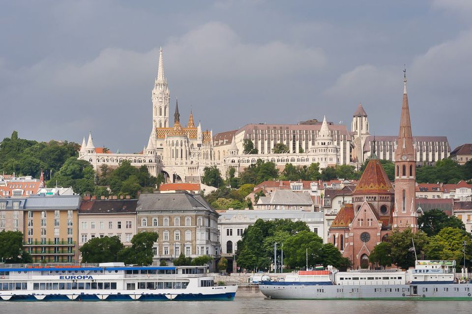 3-Hour Walking Tour in Budapest - Tour Highlights and Landmarks Covered