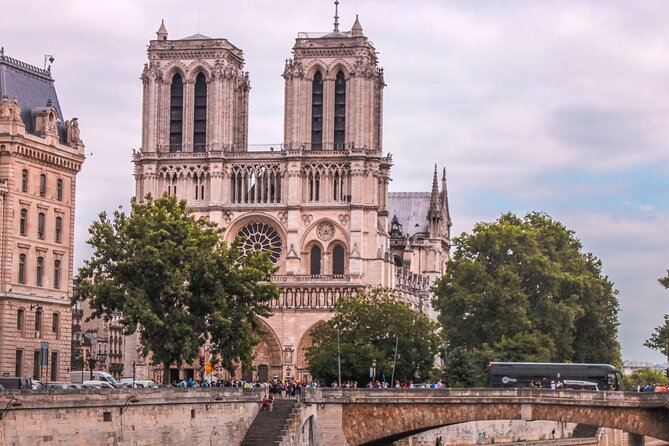 30 Top Sights Paris Tours With Fun Guide & Arc Du Triomphe Tickets - Louvre Museum Exploration