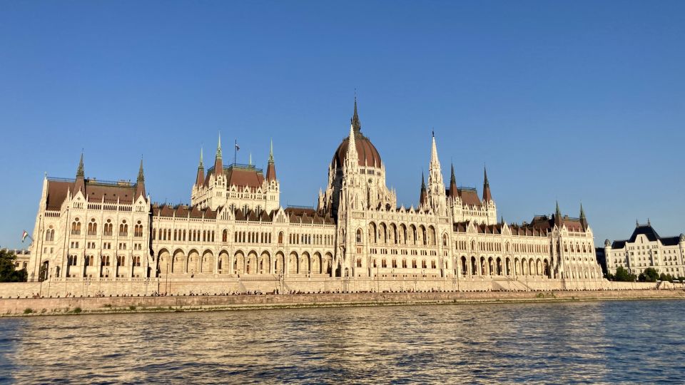 8-Hour Private Budapest City Tour by Public Transportation - Tour Experience