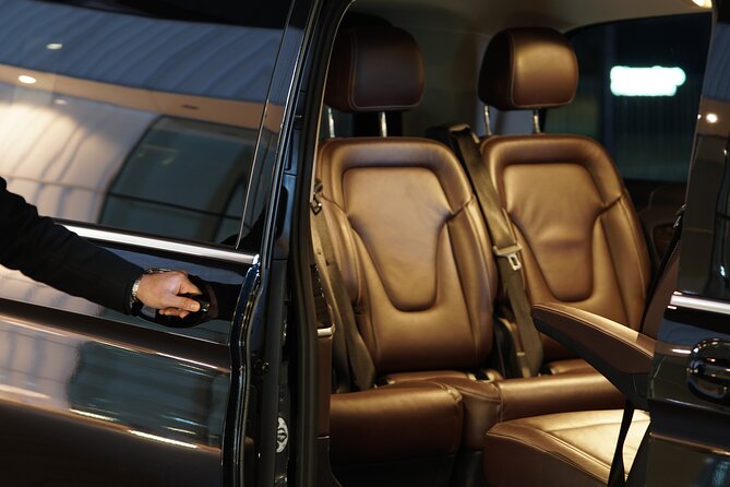 Airport Limousine Transfer: Stockholm City to Bromma Airport 1-7 Passengers - Pickup Details