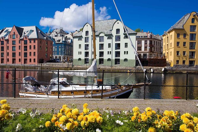 Alesund Shore Excursion: The Ultimate Sightseeing Tour - Meeting Point and Logistics