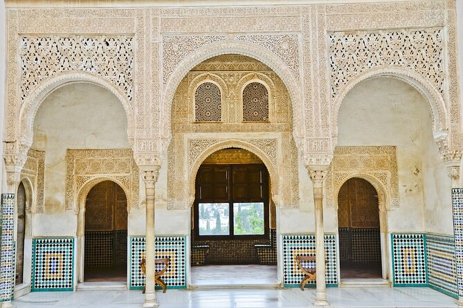 Alhambra & Generalife Skip the Line Regular Group Including Nasrid Palaces - Visual Content