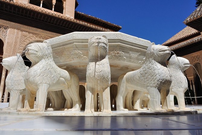 Alhambra & Generalife Skip the Line Small Group Including Nasrid Palaces - Guided Exploration