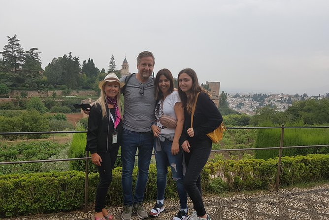 Alhambra Highlights Private Tour With Nazaries Palaces - Communication and Customer Service