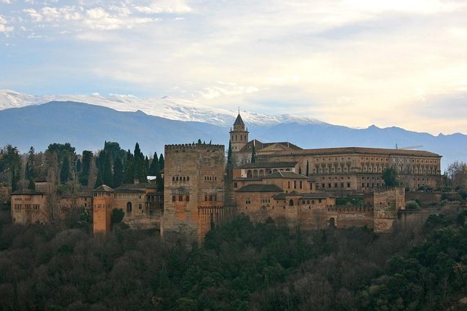 Alhambra:Join a Group,With a Specialist Guide.Skip the Line . - Inclusions