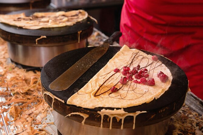 All Inclusive Food & History Tour of Montmartre With Local Guide - Logistics and Accessibility