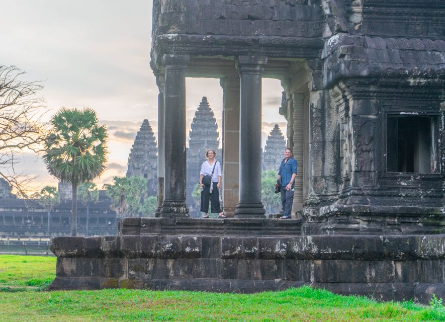 Angkor Wat: Guided Vespa Tour Inclusive Lunch at Local House - Experience Highlights