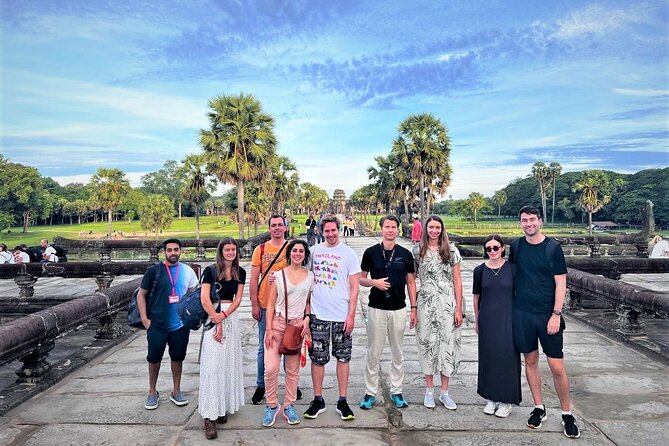Angkor Wat Highilights and Tonle Sap Lake Private Tour - Tour Itinerary Overview