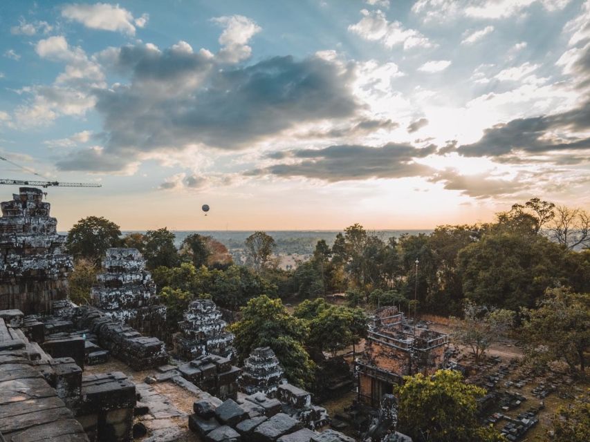 Angkor Wat: Small Circuit Tour by Car With English Guide - Experience Siem Reaps Wonders