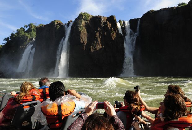 Argentina: Full-Day Iguazu Falls and Great Adventure Tour - Tour Inclusions