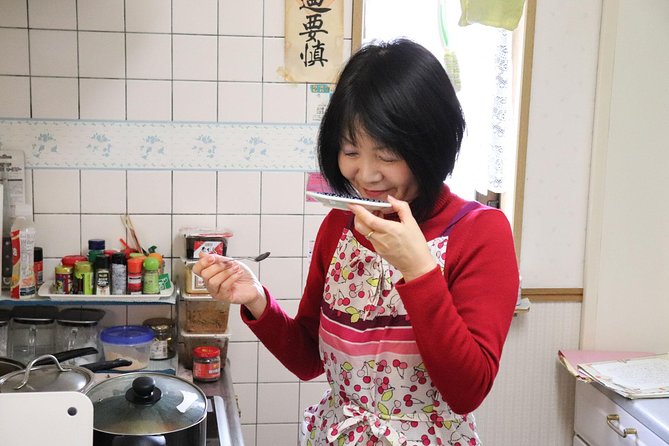 Authentic Seasonal Japanese Home Cooking Lesson With a Charming Local in Kyoto - Fresh Seasonal Ingredients and Dishes