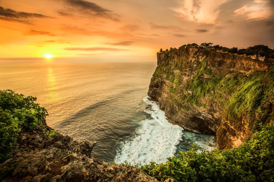 Bali Sunset: Uluwatu Temple, Kecak Dance and Jimbaran Bay - Experience Highlights