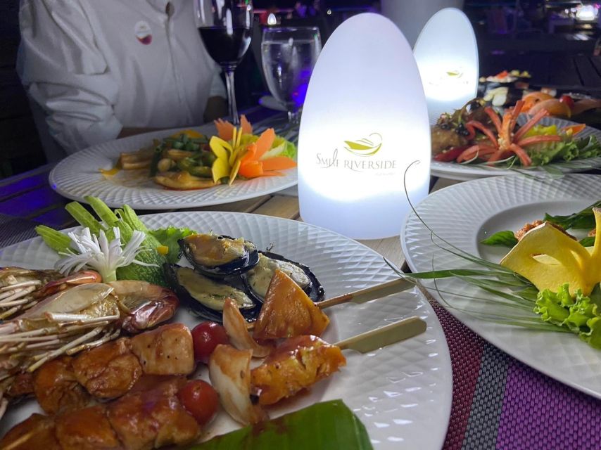 Bangkok: Chao Phraya River Buffet Dinner Cruise - Experience Highlights