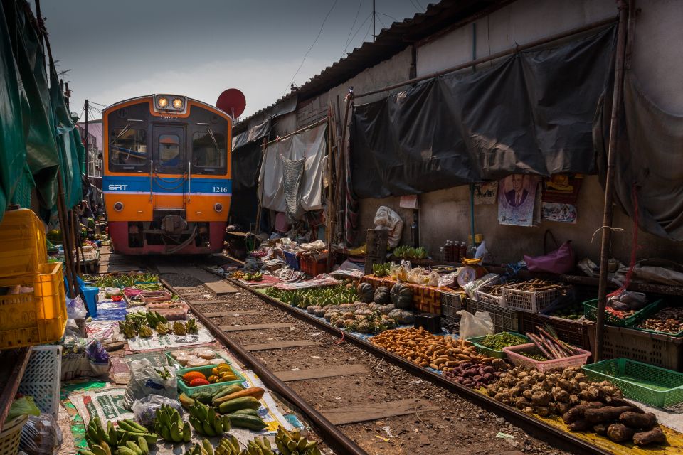 Bangkok: Damnoen Saduak, Train Market & Mahanakhon Day Trip - Activity Highlights