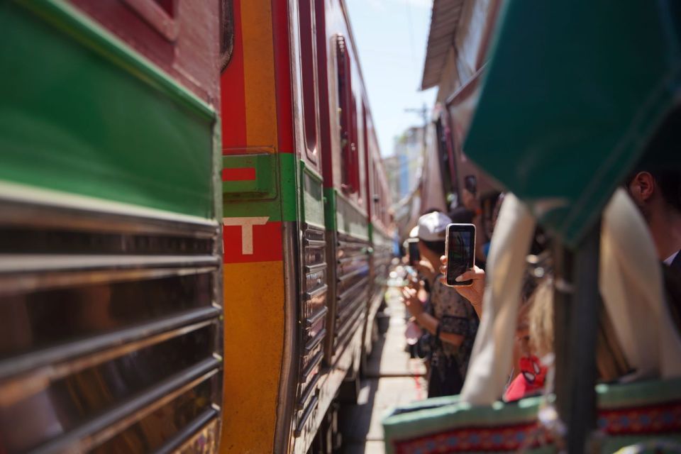 Bangkok: Maeklong Railway Market and Floating Market Tour - Tour Experience