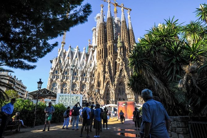Barcelona Highlights & Sagrada Familia Skip-the-Line Private Tour - Booking and Cancellation Policy