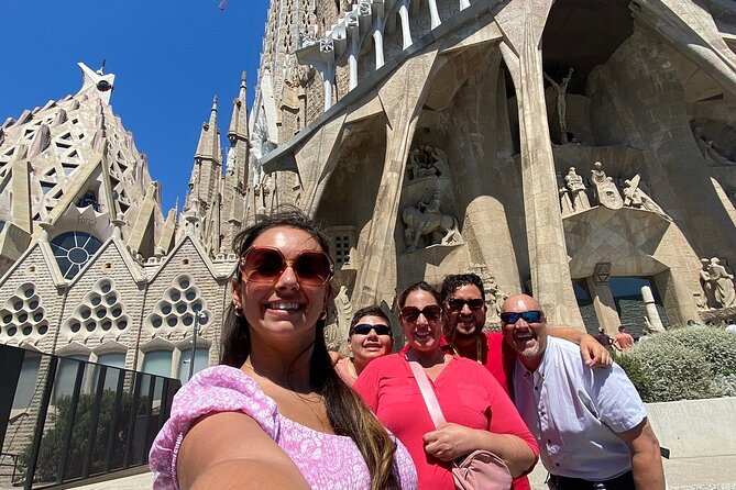 Barcelona Small Group: Sagrada Familia, Park Güell and La Pedrera - Meeting Point and Logistics