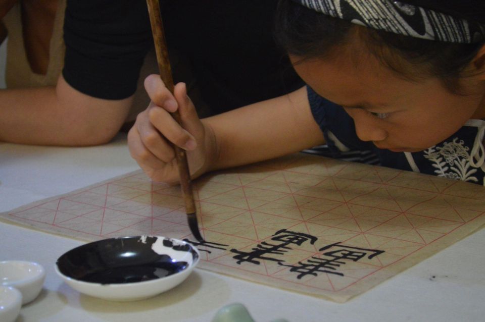 Beijing Wangfujing Calligraphy Class Nearby Forbidden City - Learn Calligraphy Techniques in Hutong Studios