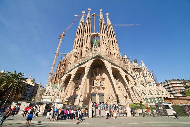 Best of Barcelona Guided Tour With Port or Hotel Pick up - Guide Experiences