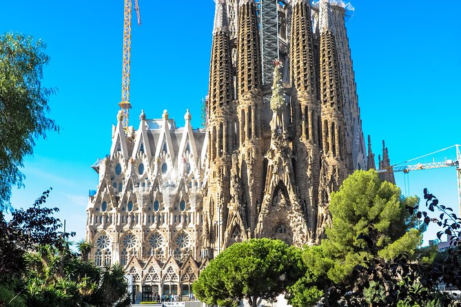 Best of Barcelona & Sagrada Familia Tour With Priority Access - Tour Inclusions and Exclusivity