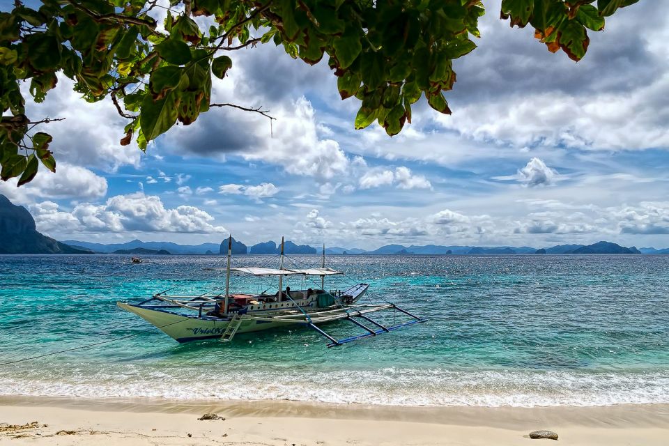 Boracay: Private Island Hopping & Snorkeling Tour - Tour Experience