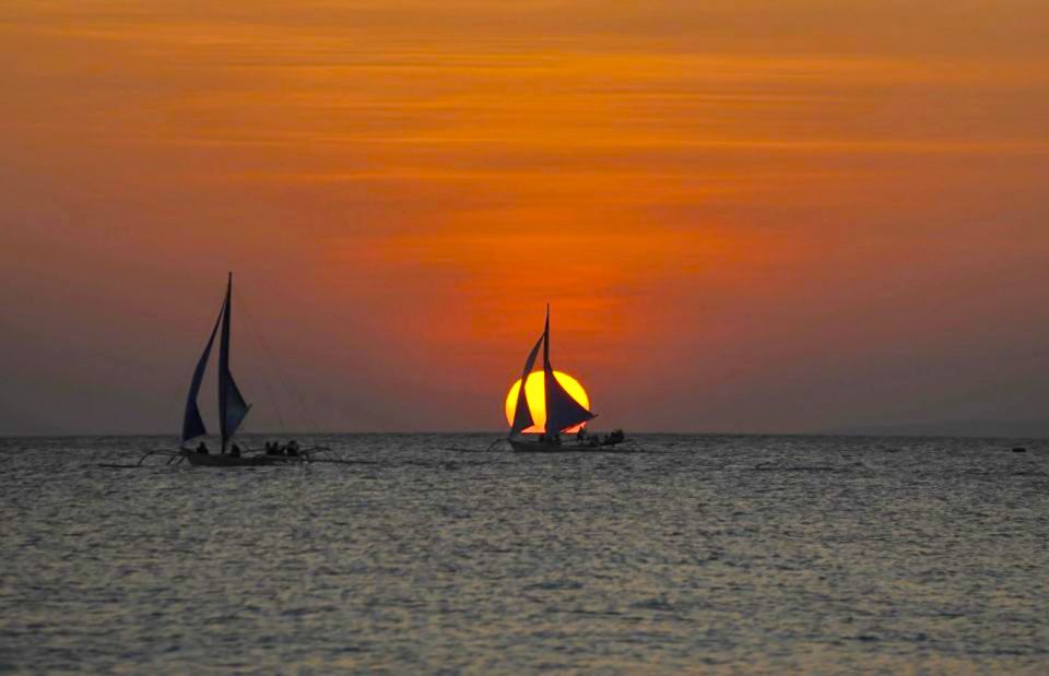 Boracay: Sunset Paraw Sailing Trip With Photos - Experience Highlights