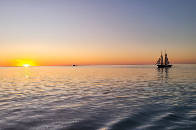 Broome: Cable Beach Sunset Dinner & Entertainment Cruise - Entertainment and Views