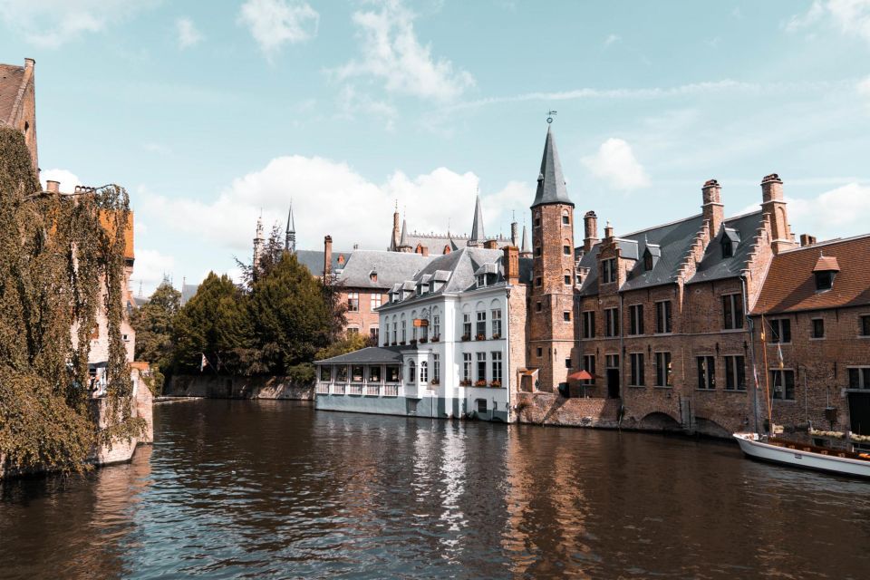 Bruges: Express Walk With a Local in 60 Minutes - Participant Information