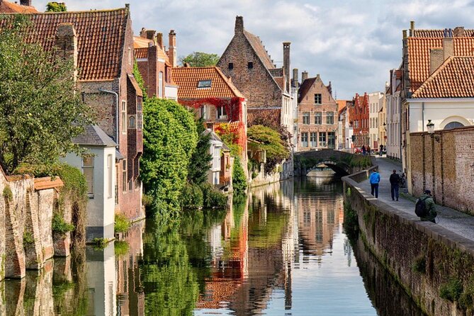 Bruges Small-Group Full-Day Trip by Minivan From Paris - Tour Guide Experience