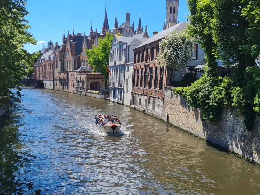 Brugge:Private Walking Tour & Chocolate, Local Guide - Tour Highlights