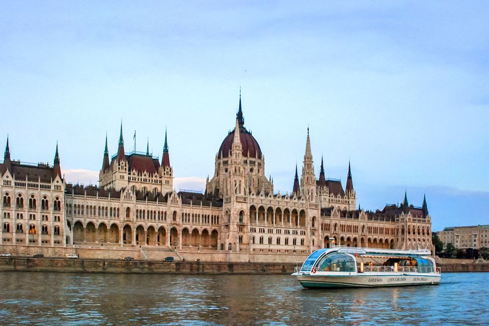 Budapest: 1-Hour Evening Sightseeing Cruise With Drink - Logistics