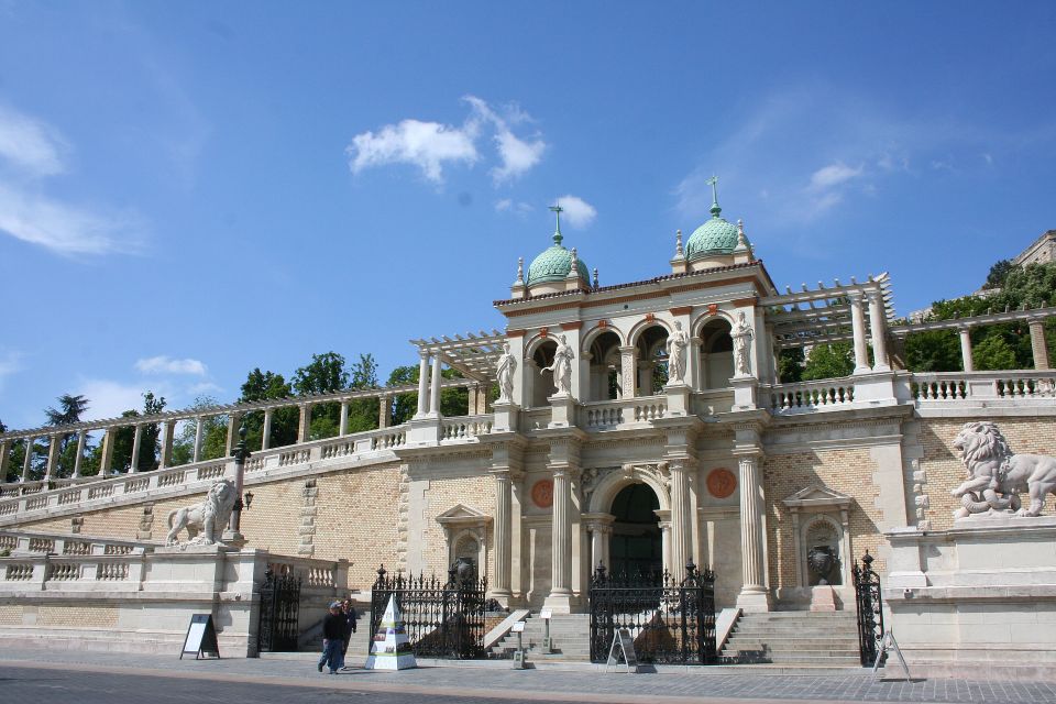 Budapest: Buda Castle Private Walking Tour - Experience Highlights