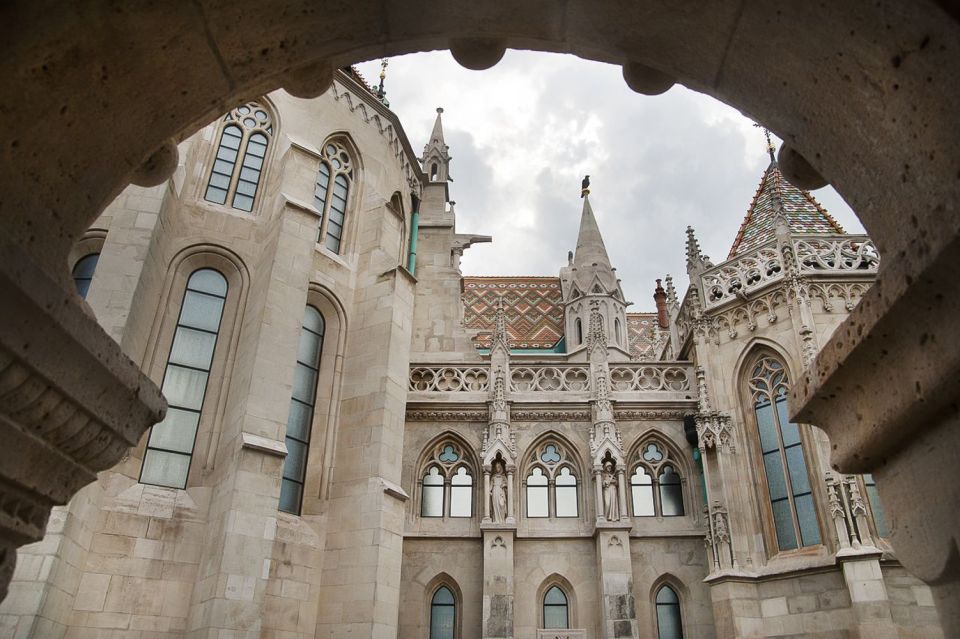 Budapest: Buda Castle Walking Tour in German - Experience Highlights