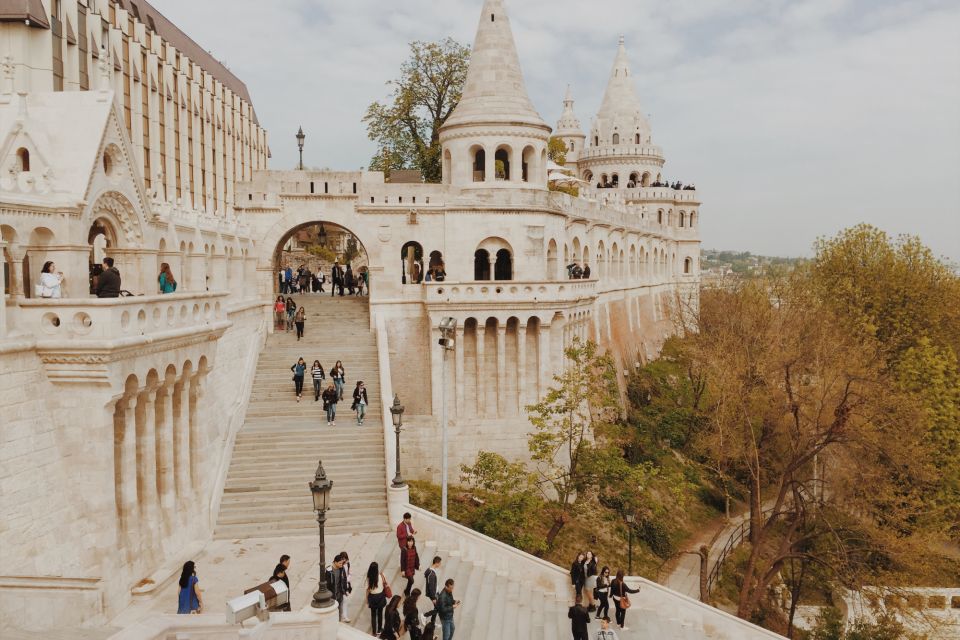 Budapest: First Discovery Walk and Reading Walking Tour - Meeting Point Details