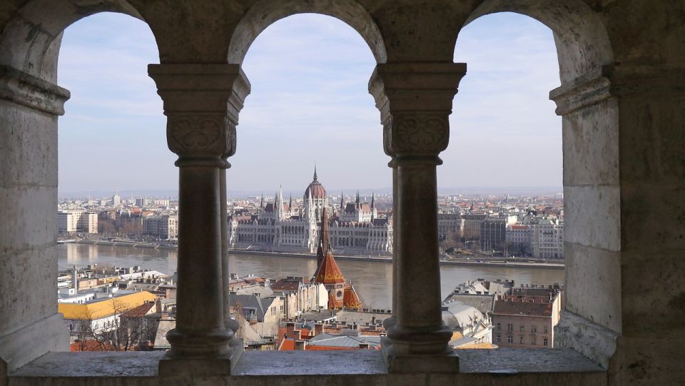 Budapest: Half-Day Highlights Small Group Private Tour - Experience Highlights