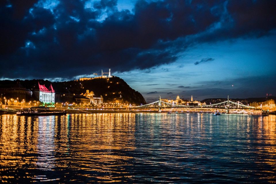 Budapest: Premium Evening Cruise With Tokaj Frizzante - Activity Highlights
