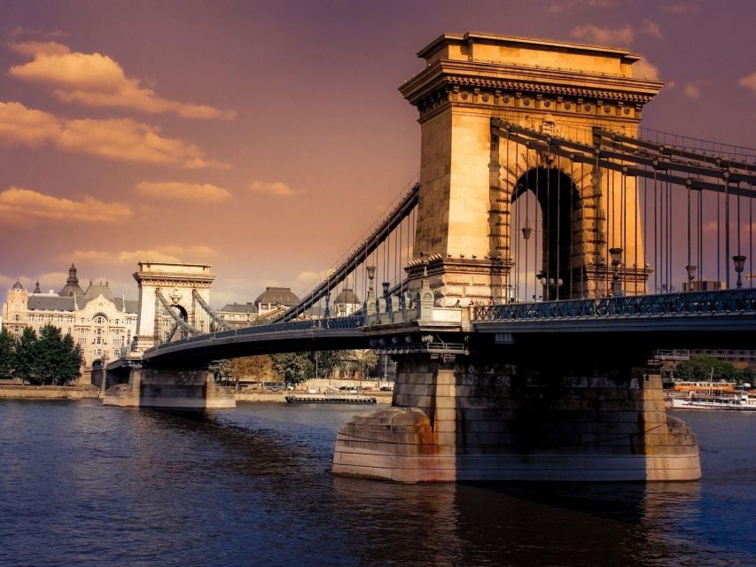 Budapest: Unlimited Prosecco and Wine Sightseeing Cruise - Experience Highlights