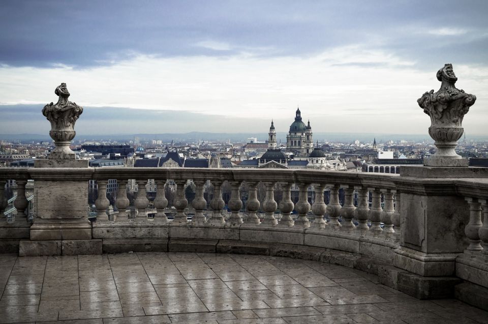 Budapest: Walking Tour in German - Experience Highlights