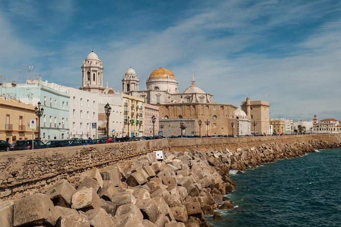 Cadiz Private Walking Tour - Group Size and Attractions