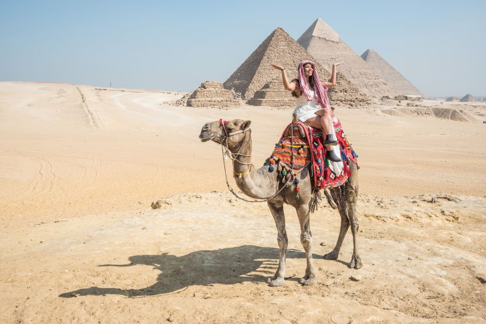 Cairo: Female-Guided Pyramids, Bazaar, and Museum Tour - Tour Experience