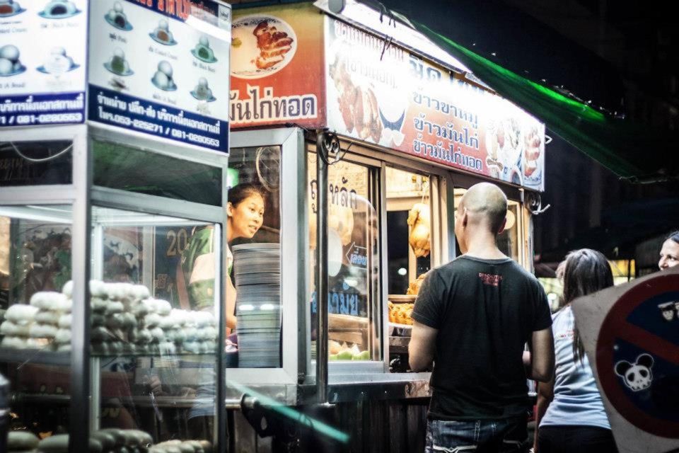 Chiang Mai: Evening Local Street Food Market Tour - Experience Highlights
