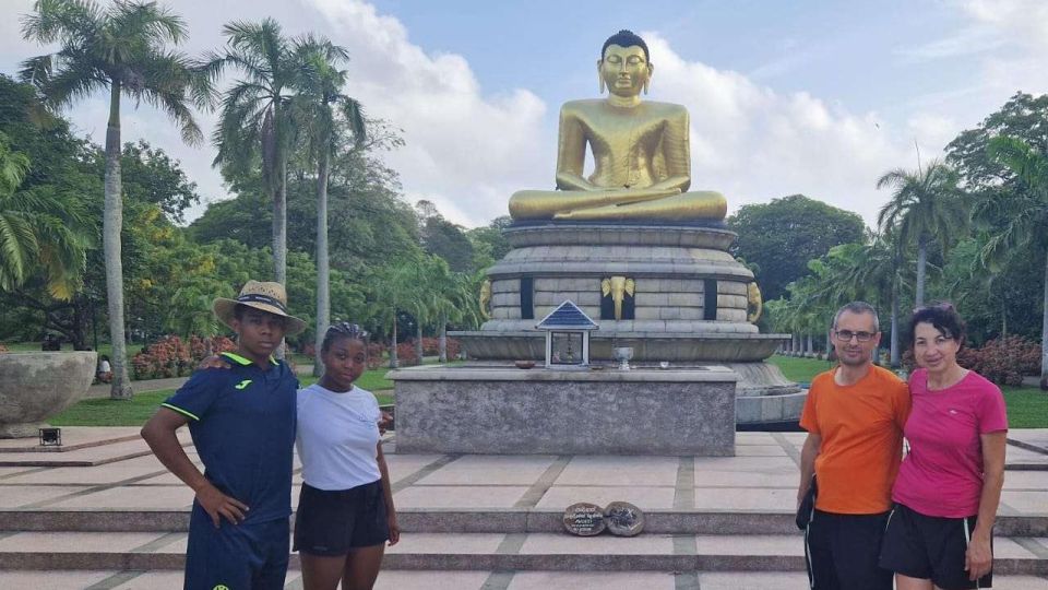 Colombo: Tuk Tuk City Tours Sightseeing & Shopping Tours - Religious Sites Exploration