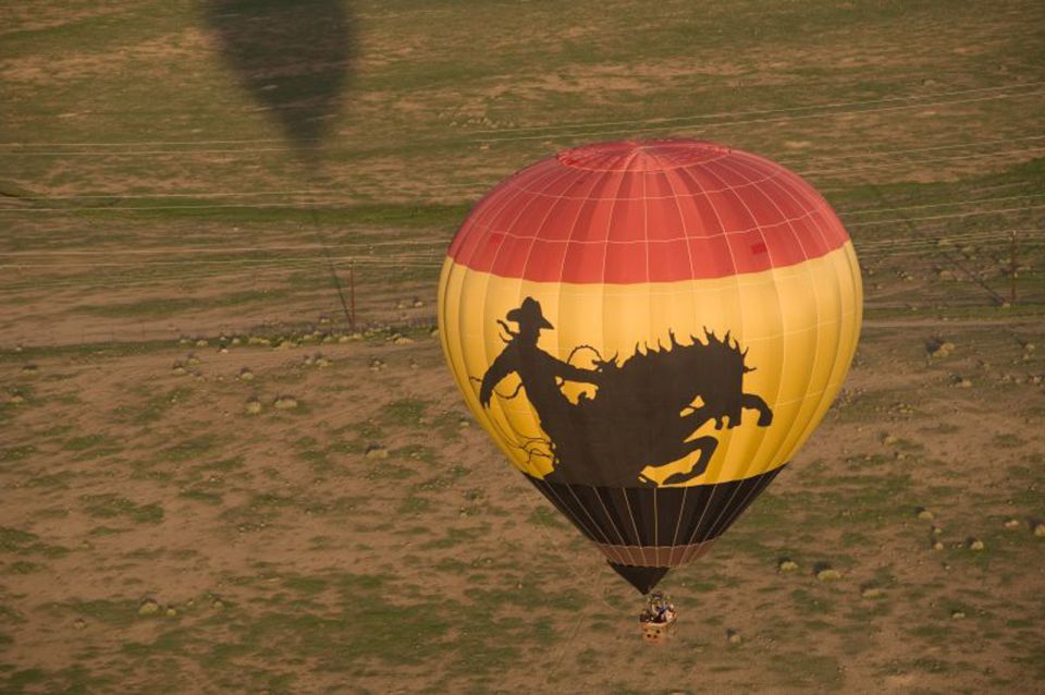 Colorado Springs: Sunrise Hot Air Balloon Flight - Experience in the Hot Air Balloon