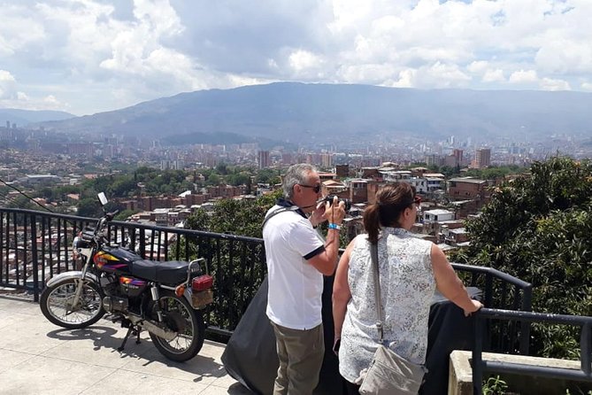 Complete Pack: Pablo Escobar Tour and Comuna 13 - Cancellation Policy